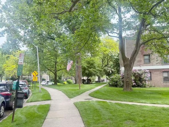 46 Terrace Circle 2C, Great Neck NY 11021