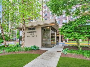 269-10 Grand Central Parkway 32P, Floral Park NY 11005