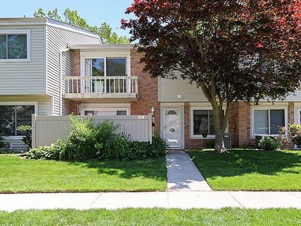 223 Springmeadow Drive E, Holbrook NY 11741