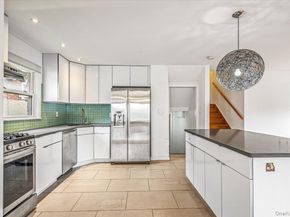 68-07 Little Neck Pkwy Parkway, Glen Oaks NY 11004