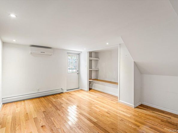 68-07 Little Neck Pkwy Parkway, Glen Oaks NY 11004