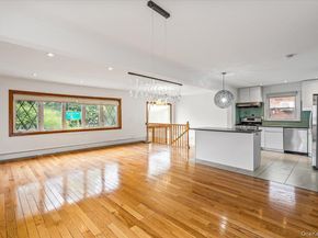 68-07 Little Neck Pkwy Parkway, Glen Oaks NY 11004