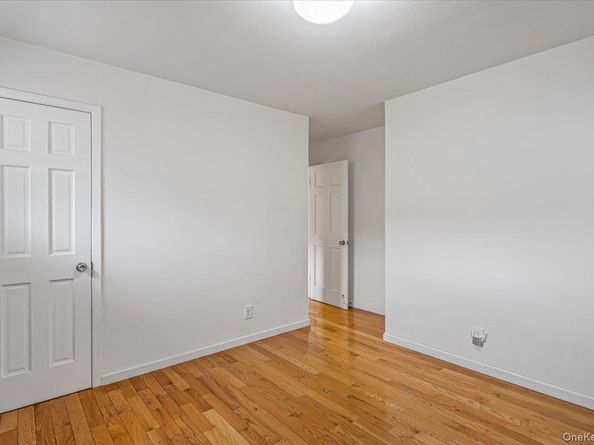68-07 Little Neck Pkwy Parkway, Glen Oaks NY 11004
