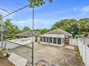 68-07 Little Neck Pkwy Parkway, Glen Oaks NY 11004