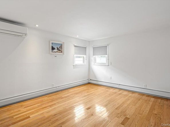 68-07 Little Neck Pkwy Parkway, Glen Oaks NY 11004