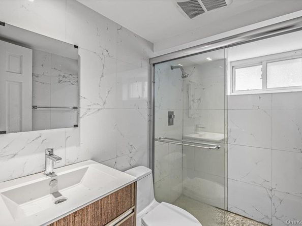 68-07 Little Neck Pkwy Parkway, Glen Oaks NY 11004