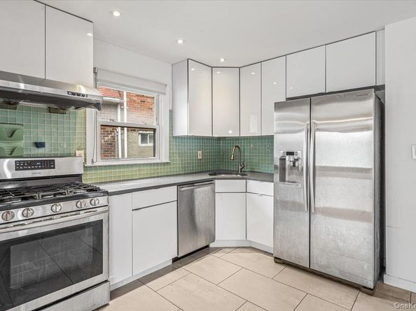 68-07 Little Neck Pkwy Parkway, Glen Oaks NY 11004