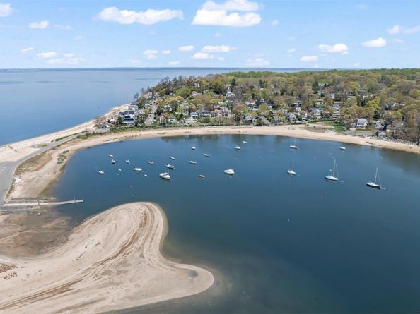 10 Devon Place, Northport NY 11768