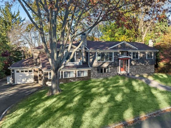 10 Devon Place, Northport NY 11768