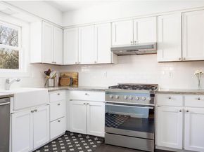 2 Captains Walk, East Hampton NY 11937