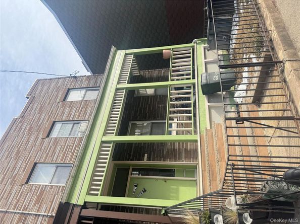 6813 60th Street, Ridgewood NY 11385