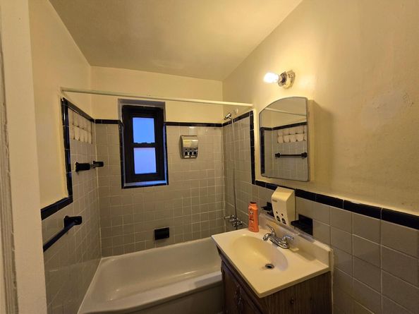 102-25 67th RD 1F, Forest Hills NY 11375