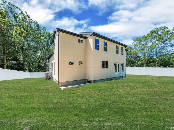 11 Sunrise Place, Farmingville NY 11738