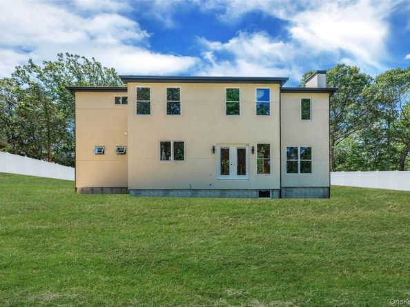 11 Sunrise Place, Farmingville NY 11738