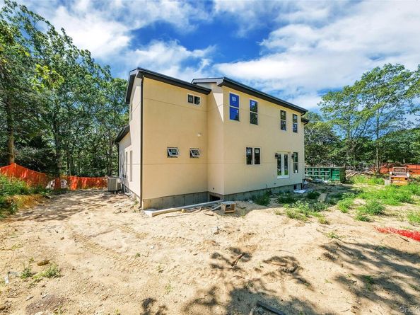 11 Sunrise Place, Farmingville NY 11738
