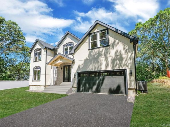 11 Sunrise Place, Farmingville NY 11738