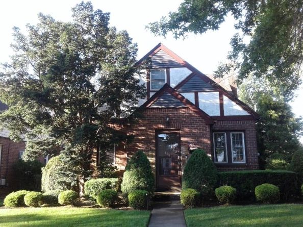 1041 Russell Street, Franklin Square NY 11010