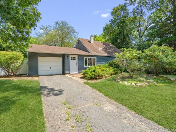 11 Longleaf Lane, Medford NY 11763