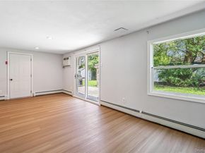 11 Longleaf Lane, Medford NY 11763