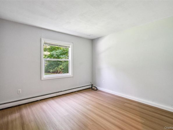 11 Longleaf Lane, Medford NY 11763