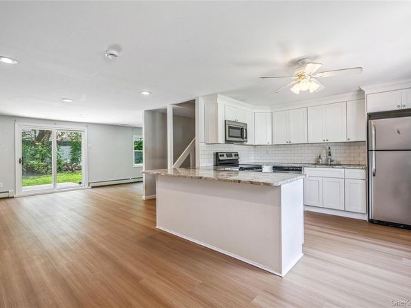 11 Longleaf Lane, Medford NY 11763