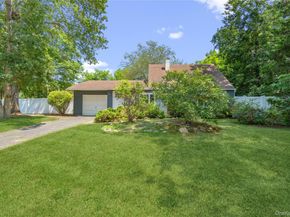 11 Longleaf Lane, Medford NY 11763