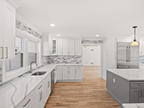 1 Miller Farms Court, Miller Place NY 11764