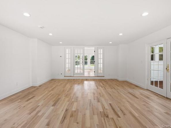 1 Miller Farms Court, Miller Place NY 11764