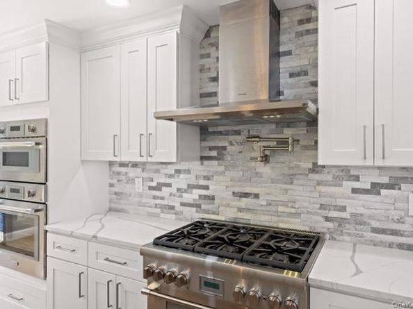 1 Miller Farms Court, Miller Place NY 11764