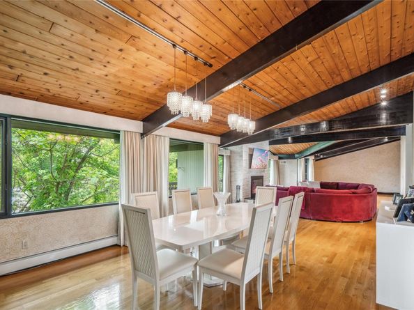 27 Parkway Drive, Roslyn Heights NY 11577