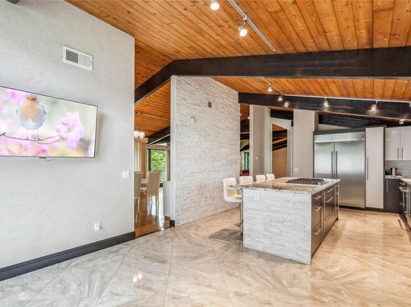 27 Parkway Drive, Roslyn Heights NY 11577