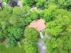 27 Parkway Drive, Roslyn Heights NY 11577