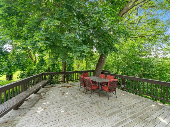 27 Parkway Drive, Roslyn Heights NY 11577