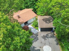27 Parkway Drive, Roslyn Heights NY 11577