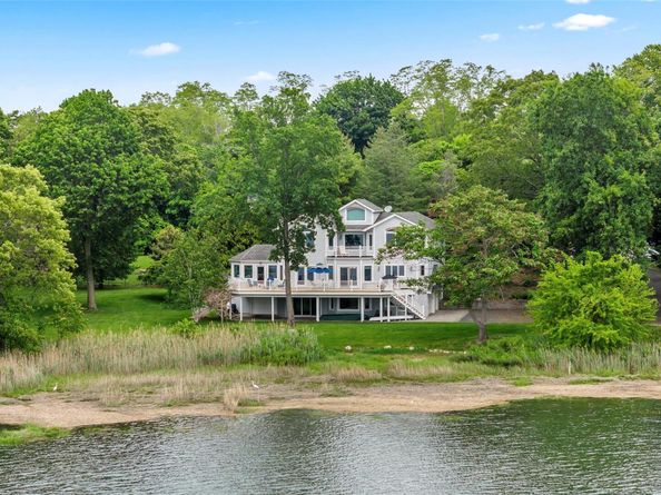 17 Youngs Lane, Setauket NY 11733