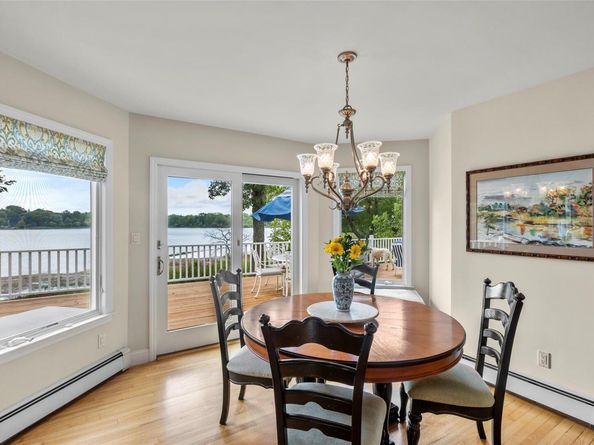 17 Youngs Lane, Setauket NY 11733