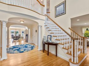 17 Youngs Lane, Setauket NY 11733