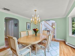 17 Youngs Lane, Setauket NY 11733