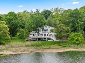 17 Youngs Lane, Setauket NY 11733