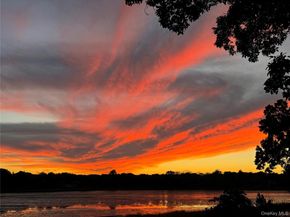 17 Youngs Lane, Setauket NY 11733