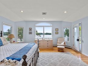 17 Youngs Lane, Setauket NY 11733