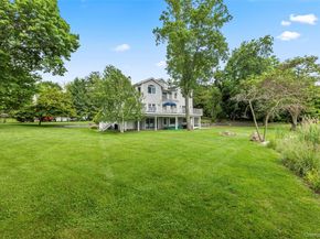 17 Youngs Lane, Setauket NY 11733
