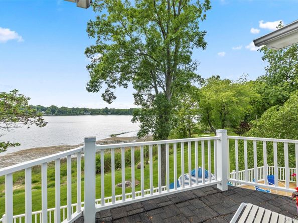 17 Youngs Lane, Setauket NY 11733