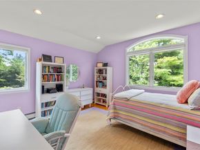 17 Youngs Lane, Setauket NY 11733