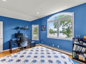 17 Youngs Lane, Setauket NY 11733
