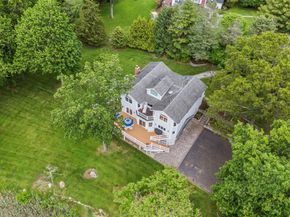 17 Youngs Lane, Setauket NY 11733