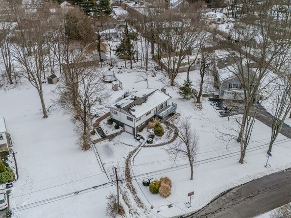 8 Stonecrop Road, Norwalk CT 06851