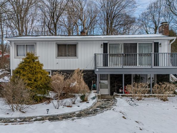 8 Stonecrop Road, Norwalk CT 06851