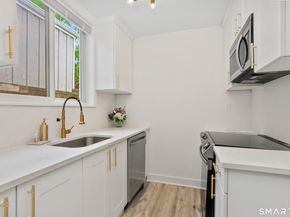 22 Rowayton Woods Drive 22, Norwalk CT 06854