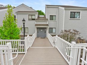 22 Rowayton Woods Drive 22, Norwalk CT 06854